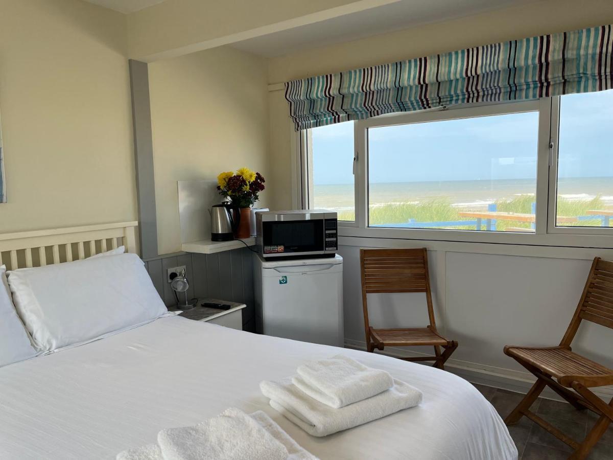 Poachers Pocket Seaview Chalet Bacton (Norfolk)