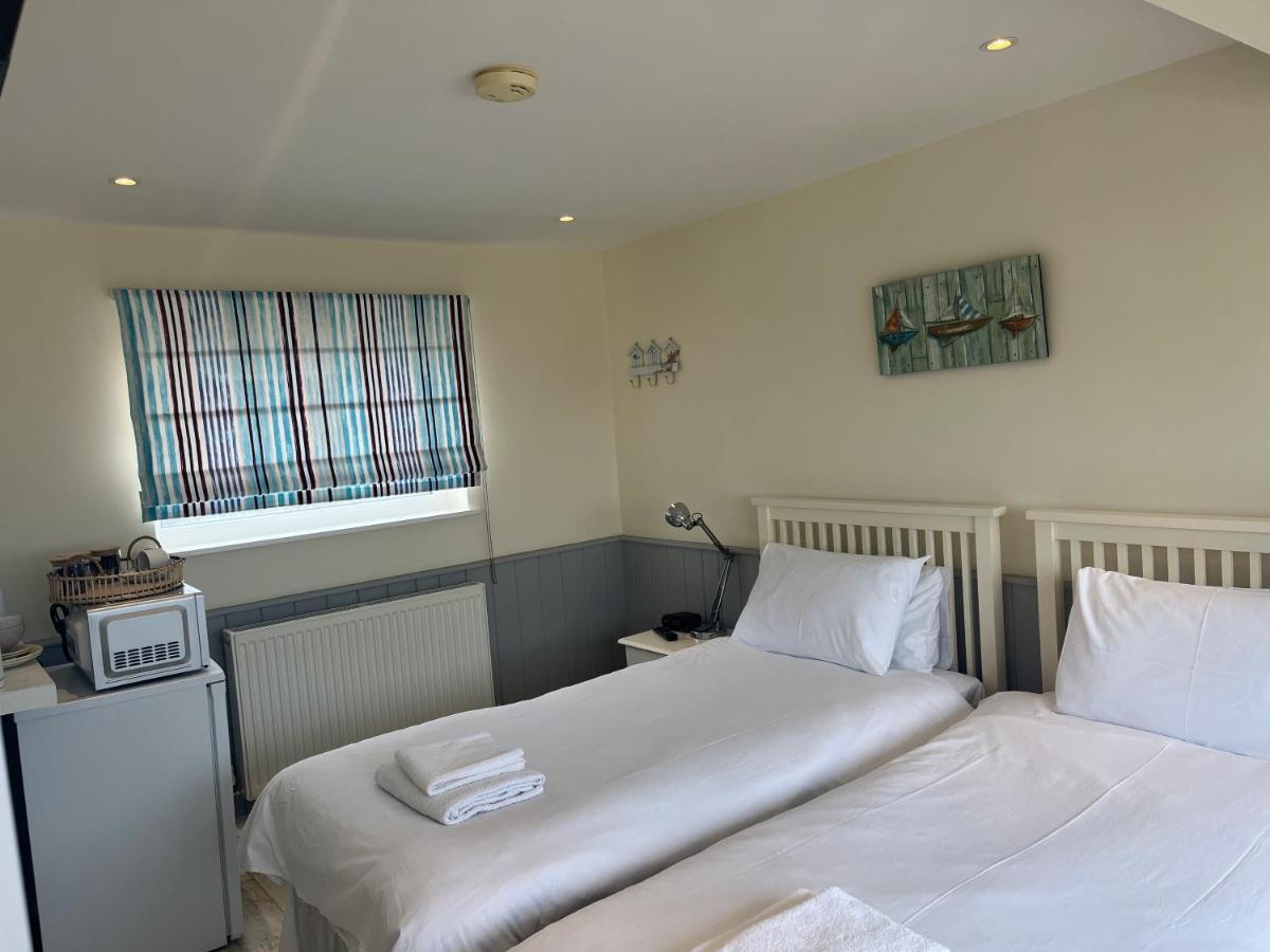 Poachers Pocket Seaview Chalet Bacton (Norfolk)