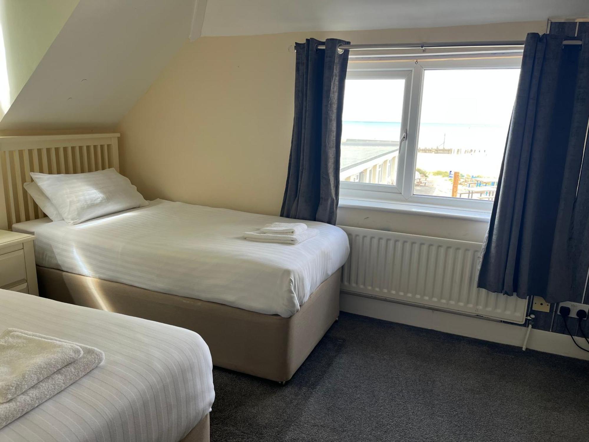 Chalet Poachers Pocket Seaview